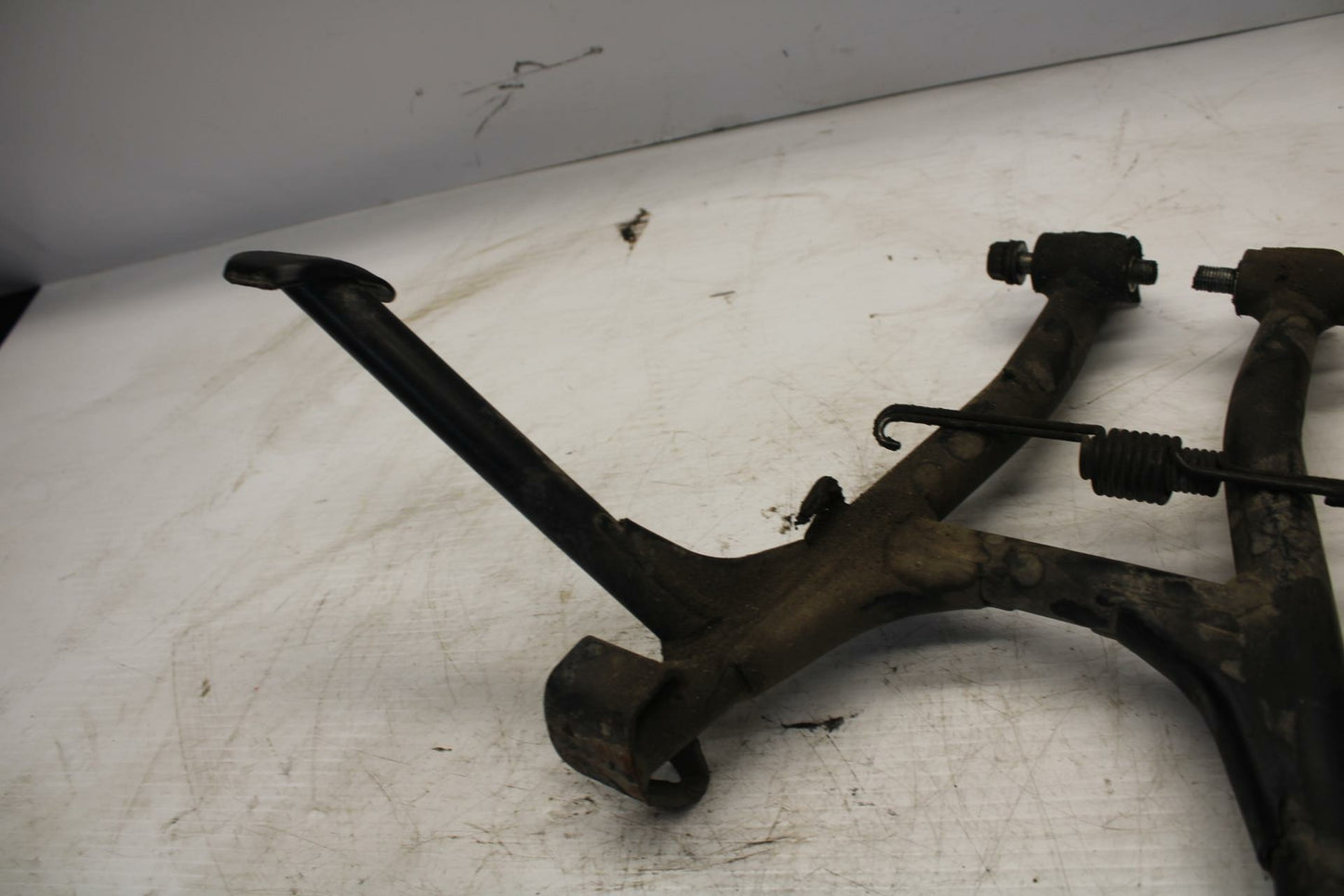 04-09 SUZUKI GS500F CENTER MAIN STAND 42100-01D90-ENM BB261