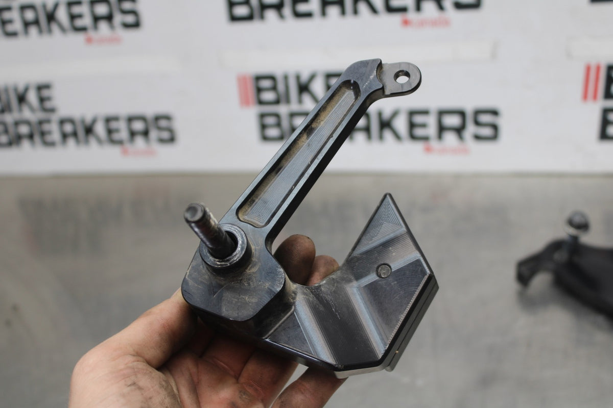 17 YAMAHA YZF R6 GRAVES FRAME SLIDERS SET BB922