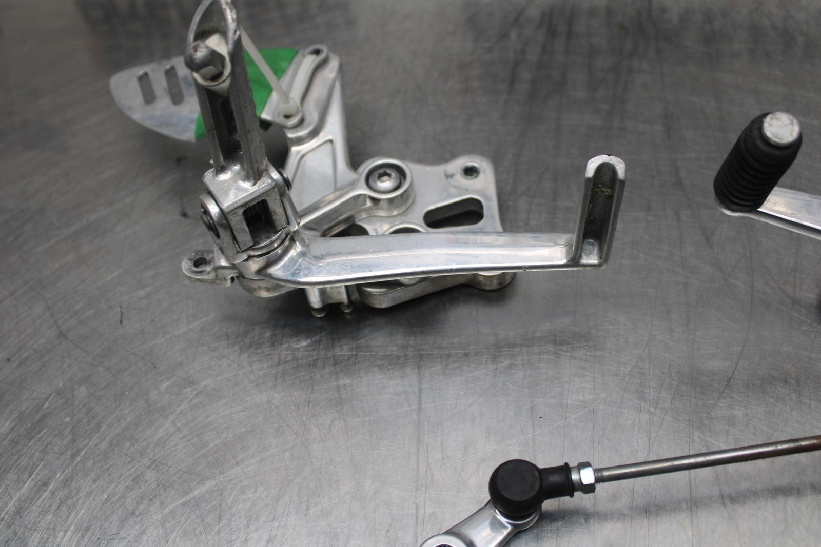 07 SUZUKI GSXR1000 POLISHED  REARSET REAR SET DRIVER PEG BRACKETS BB770