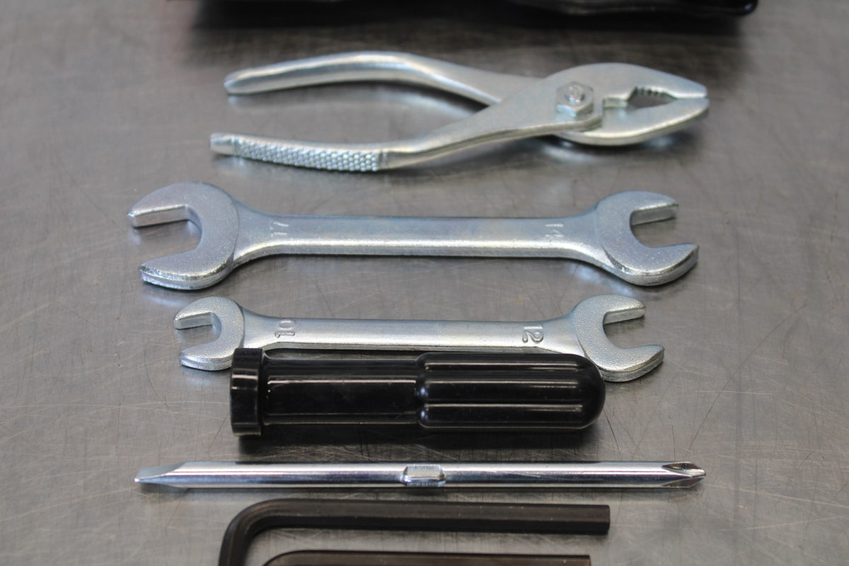 11-26 SUZUKI GSXR750 STOCK TOOLS OEM TOOL BAG KIT SET BB882