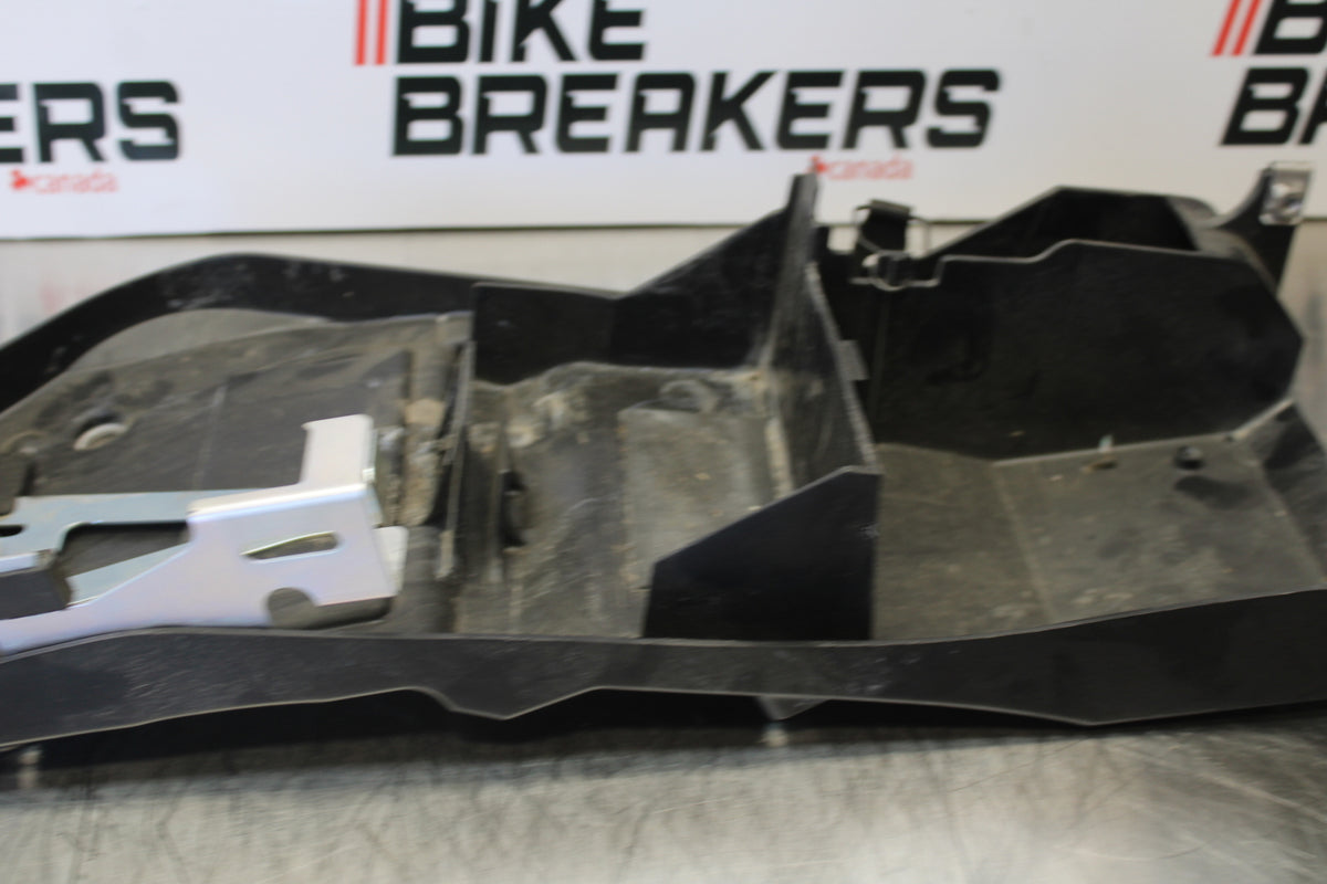 07 KAWASAKI Z1000 REAR BACK TAIL UNDERTAIL BATTERY TRAY PLASTIC BB148