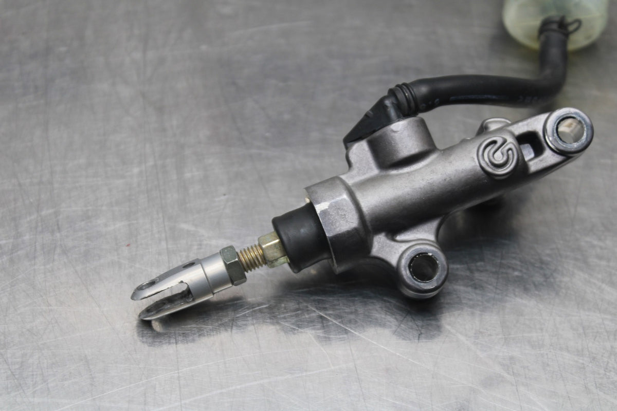 03-05 YAMAHA YZF R6  REAR BACK BRAKE MASTER CYLINDER W RESERVOIR BB793