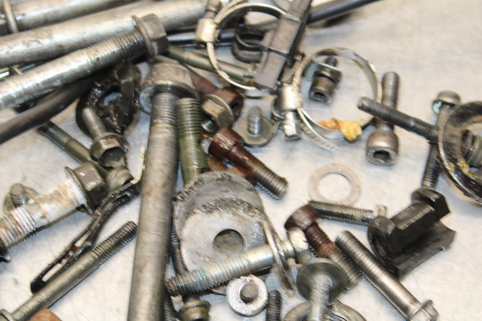 2001 Suzuki GSXR750 MISC BOLTS HARDWARE MOTOR SCREWS BB553