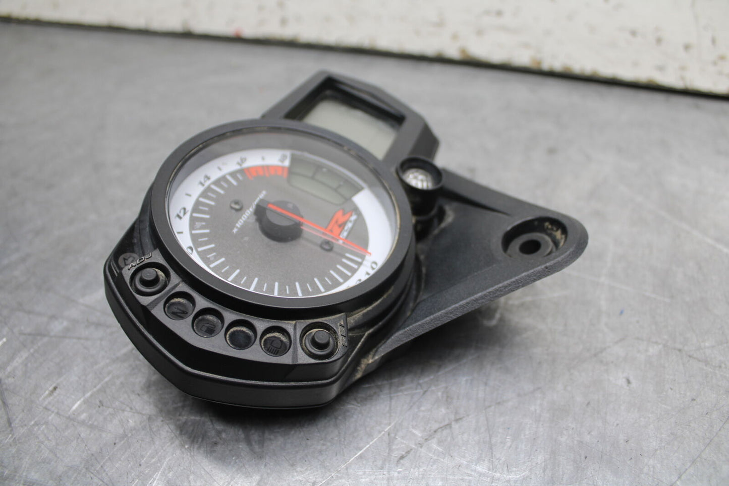 08-10 SUZUKI GSXR 600 SPEEDO TACH GAUGES CLUSTER SPEEDOMETER TACHOMETER   BB721