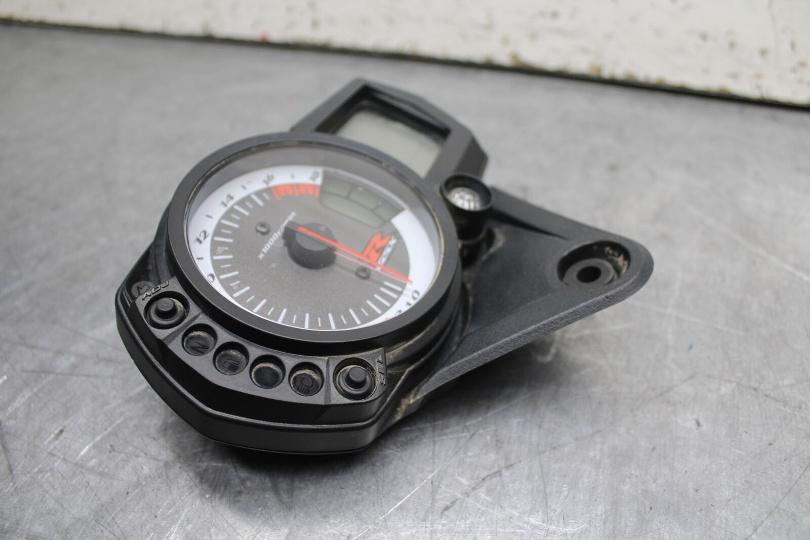 08-10 SUZUKI GSXR 600 SPEEDO TACH GAUGES CLUSTER SPEEDOMETER TACHOMETER   BB721