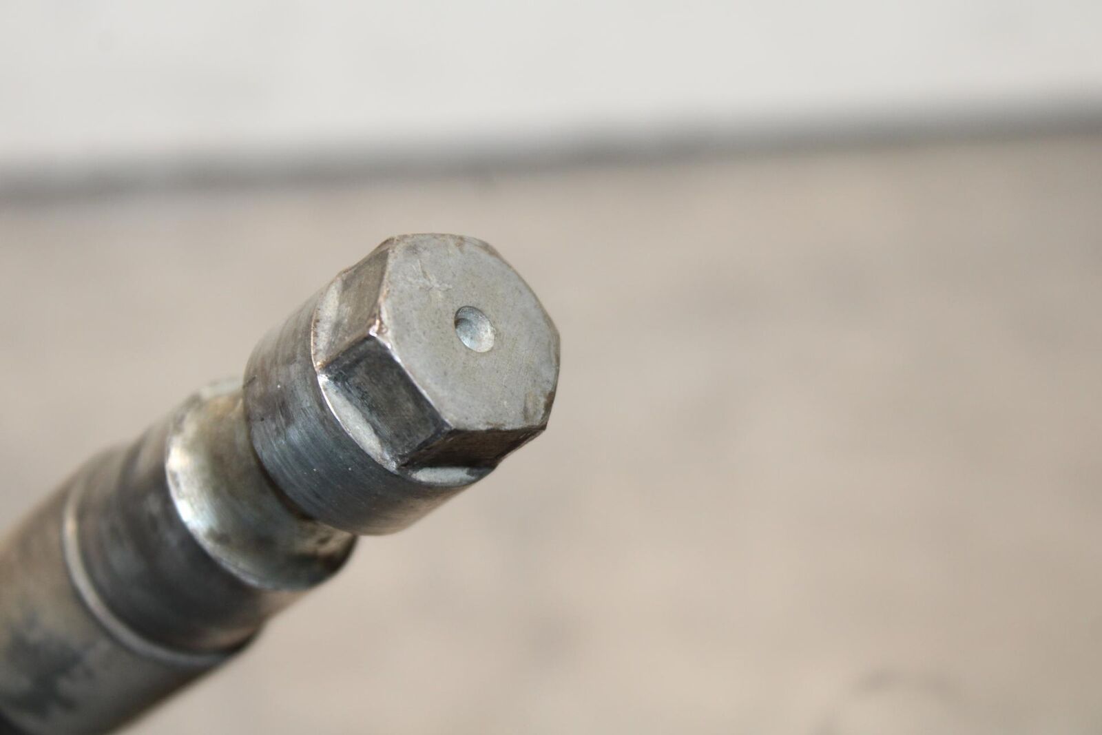 1983 Honda V45 Magna VF750C FRONT WHEEL RIM AXLE PIVOT BOLT 44301-461-770 BB91