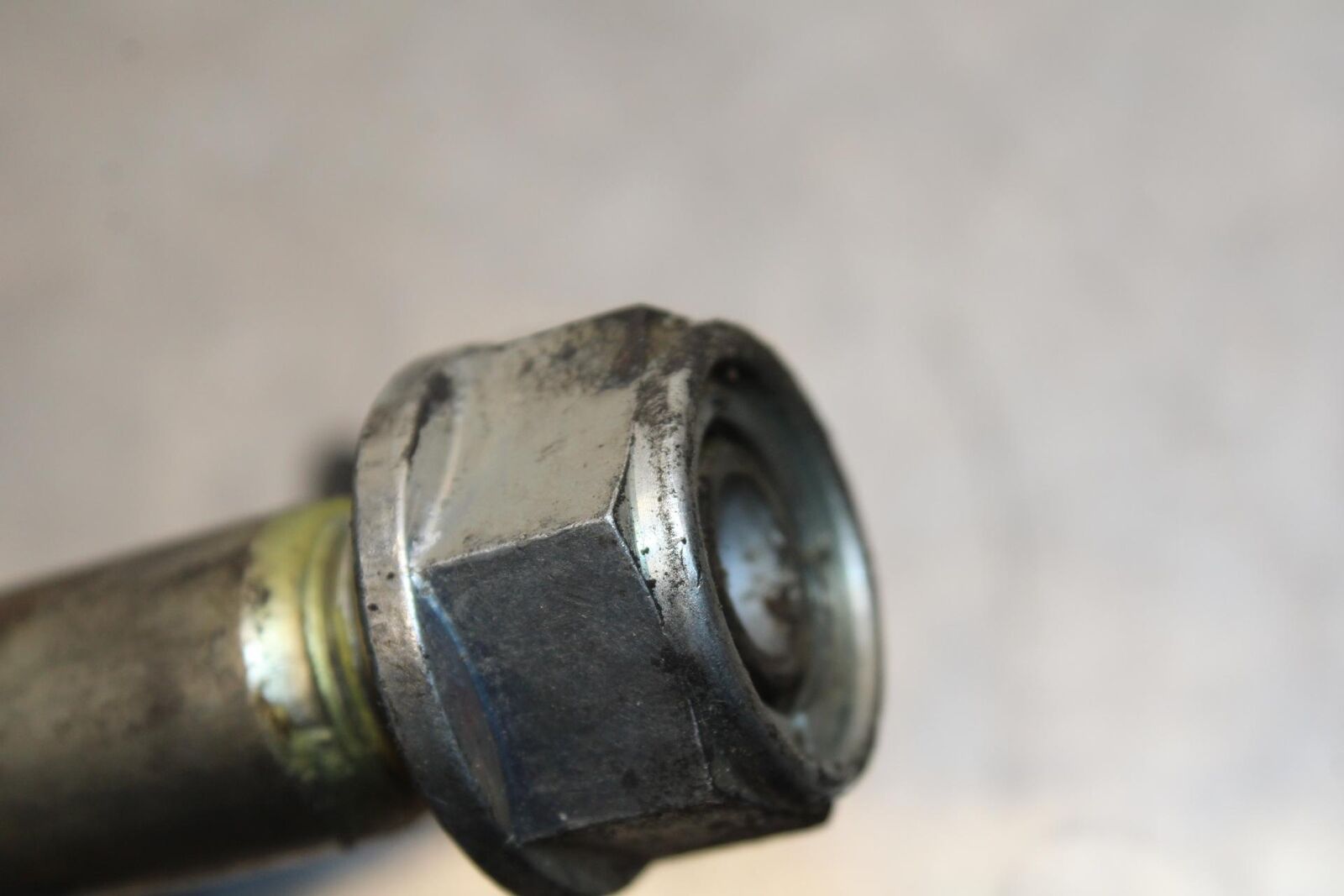 2000 Honda Super Hawk VTR1000F REAR AXLE BACK WHEEL RIM PIVOT BOLT AXEL BB577