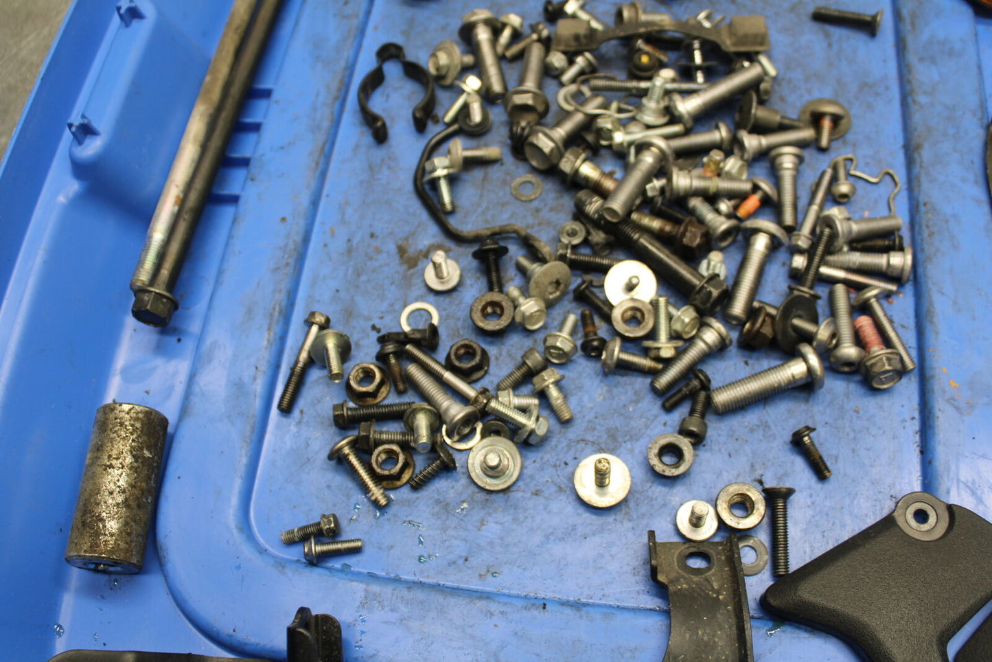 12-13 KAWASAKI Z1000 MOUNTING BOLTS HARDWARE MOTOR SCREWS BB743