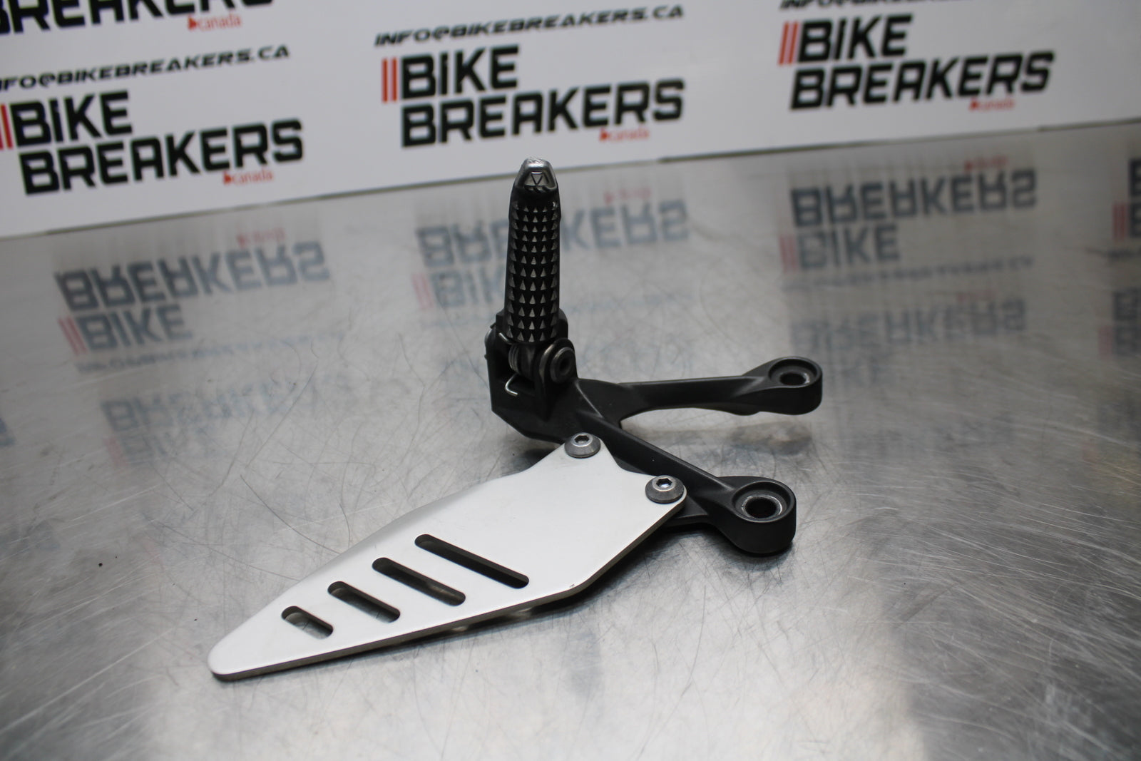 13-17 KAWASAKI NINJA ZX6R ZX636 ABS LEFT REARSET REAR SET DRIVER FOOT PEG BB143