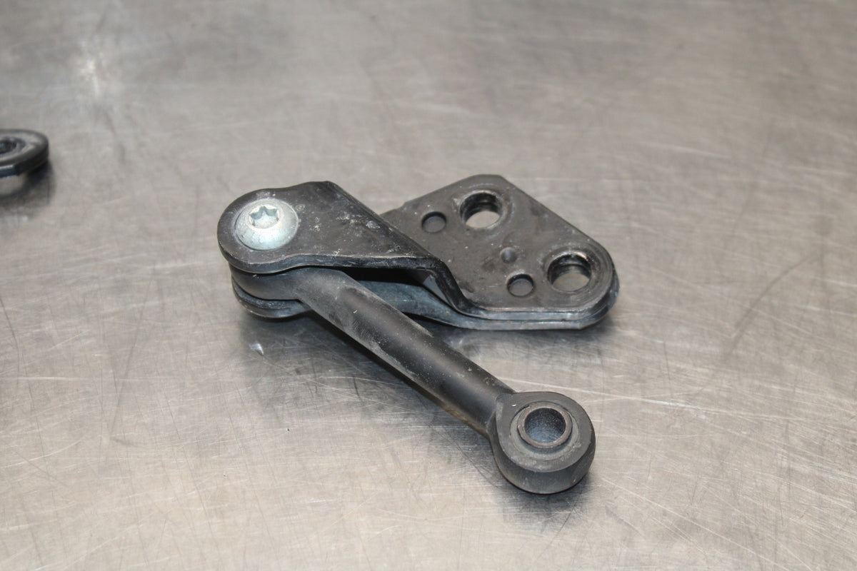 07 HARLEY-DAVIDSON SPORTSTER 1200 CUSTOM XL1200C ENGINE MOUNT BRACKET SET BB833