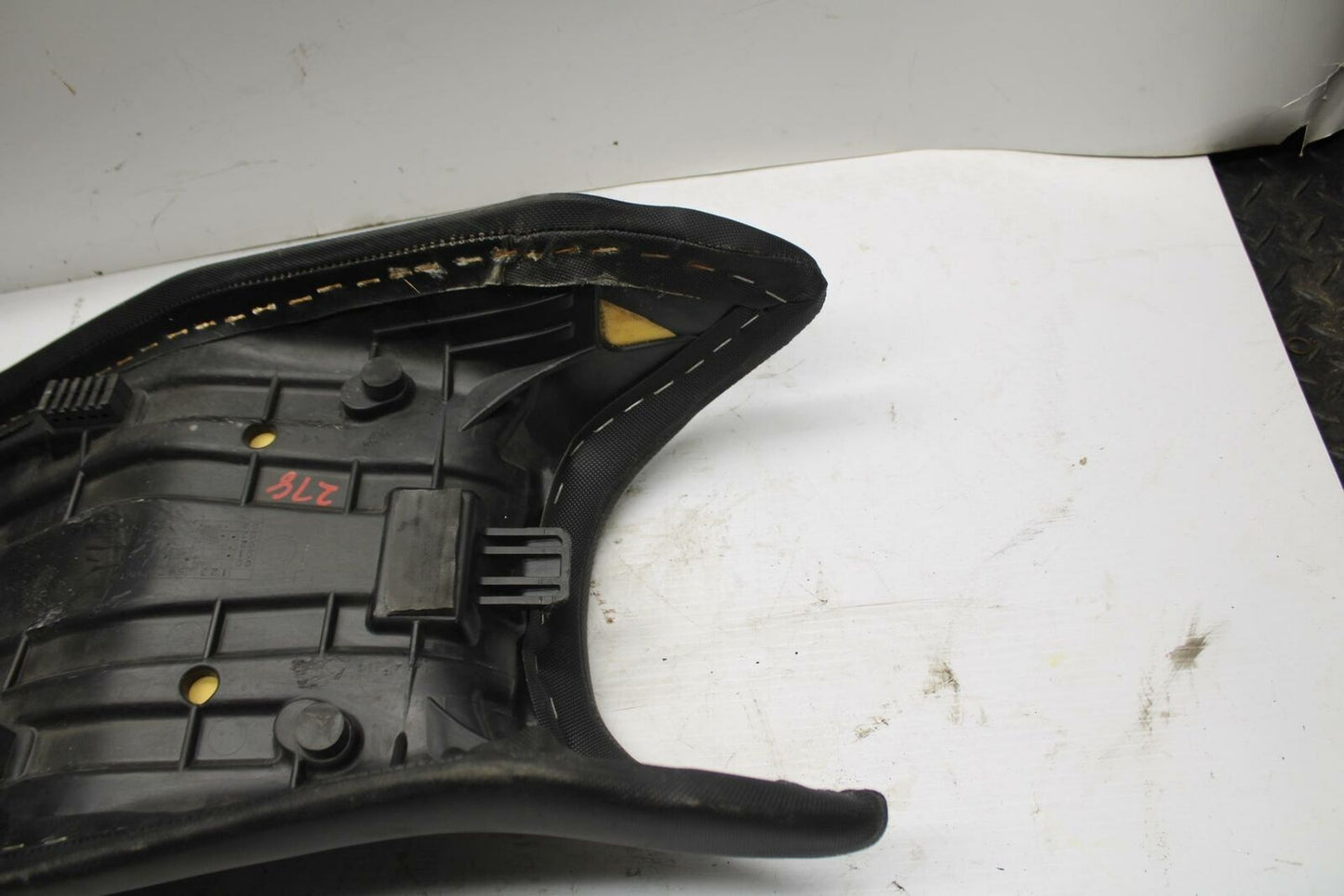 04-09 SUZUKI GS500F FRONT REAR SEAT SADDLE BB278