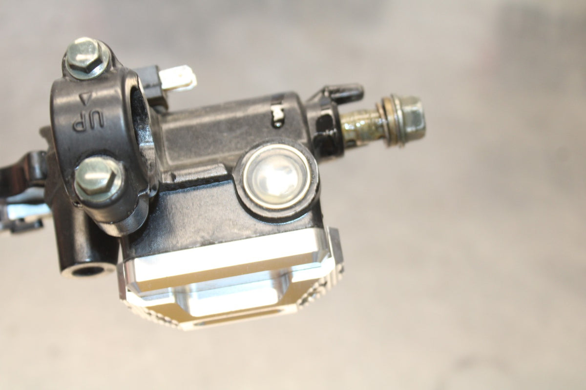 03-04 YAMAHA YZF R6S FRONT BRAKE MASTER CYLINDER w/ LEVER BB890