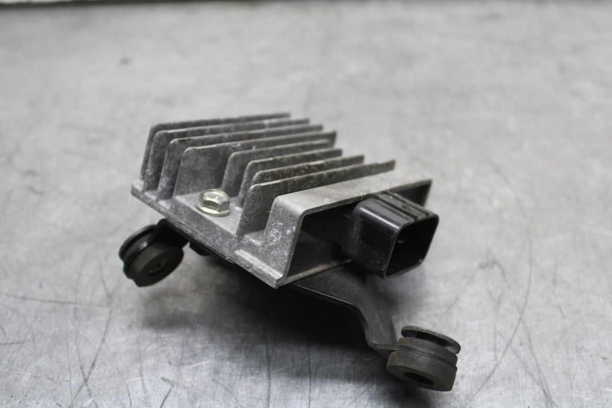 19-22 KAWASAKI Z400 RECTIFIER VOLTAGE REGULATOR BB738