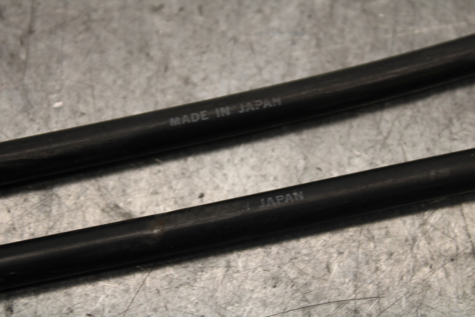 05-06 SUZUKI GSXR1000 THROTTLE CABLES LINES 58300-41G00 58300-41G10 BB663