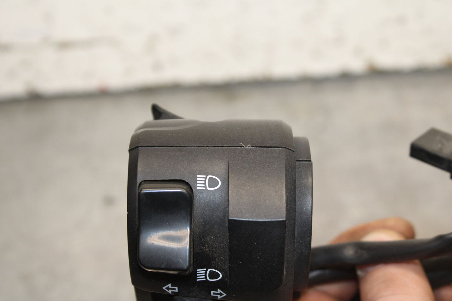 19-22 KAWASAKI Z400 LEFT CLIP ON HANDLE HORN SIGNALS SWITCH SWITCHES BB738