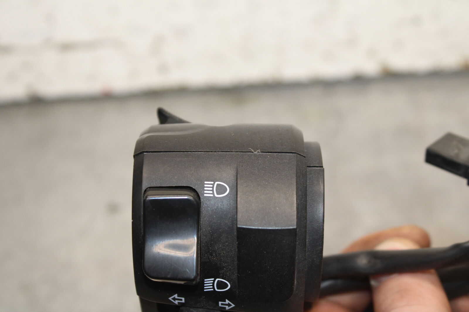 19-22 KAWASAKI Z400 LEFT CLIP ON HANDLE HORN SIGNALS SWITCH SWITCHES BB738