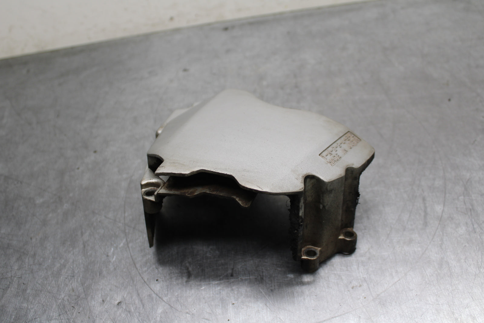 00-01 YAMAHA YZF R1 ENGINE SPROCKET COVER BB755