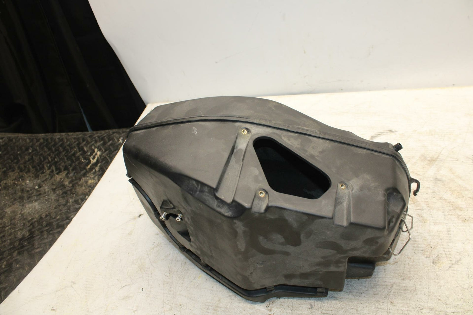 08-10 DUCATI 848 AIRBOX AIR INTAKE FILTER BOX BB369