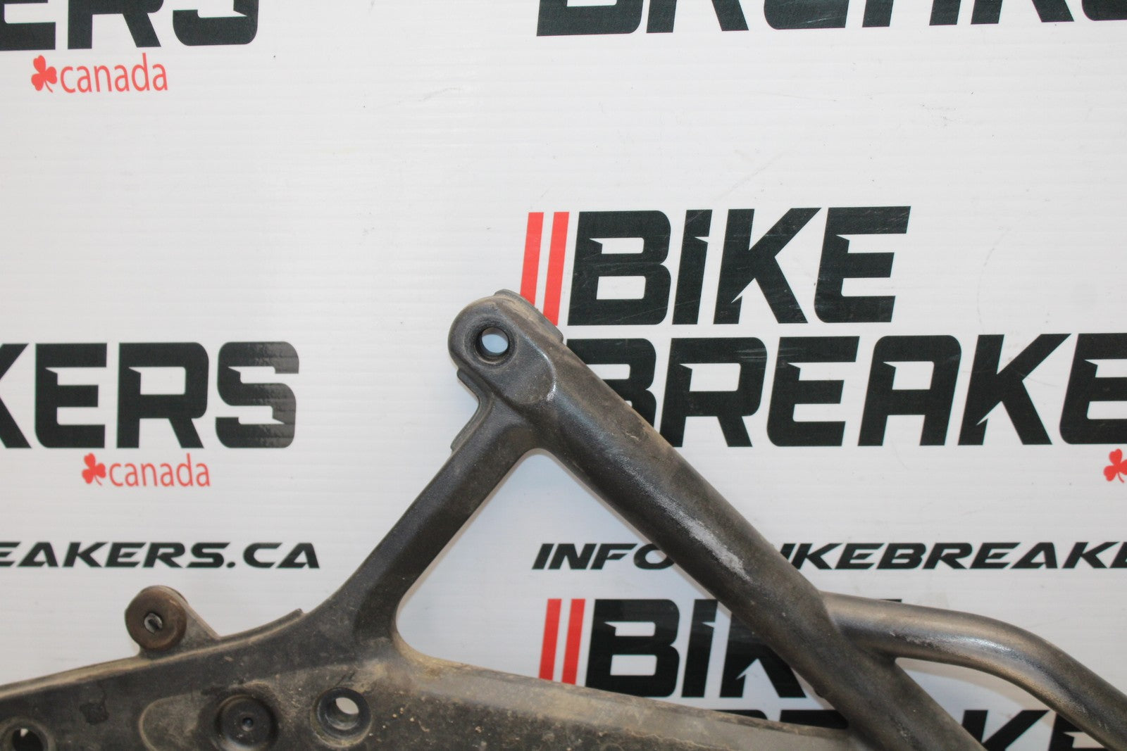 09-10 KAWASAKI ER-6N LEFT REARSET REAR SET DRIVER FOOT PEG REST STOP BB205