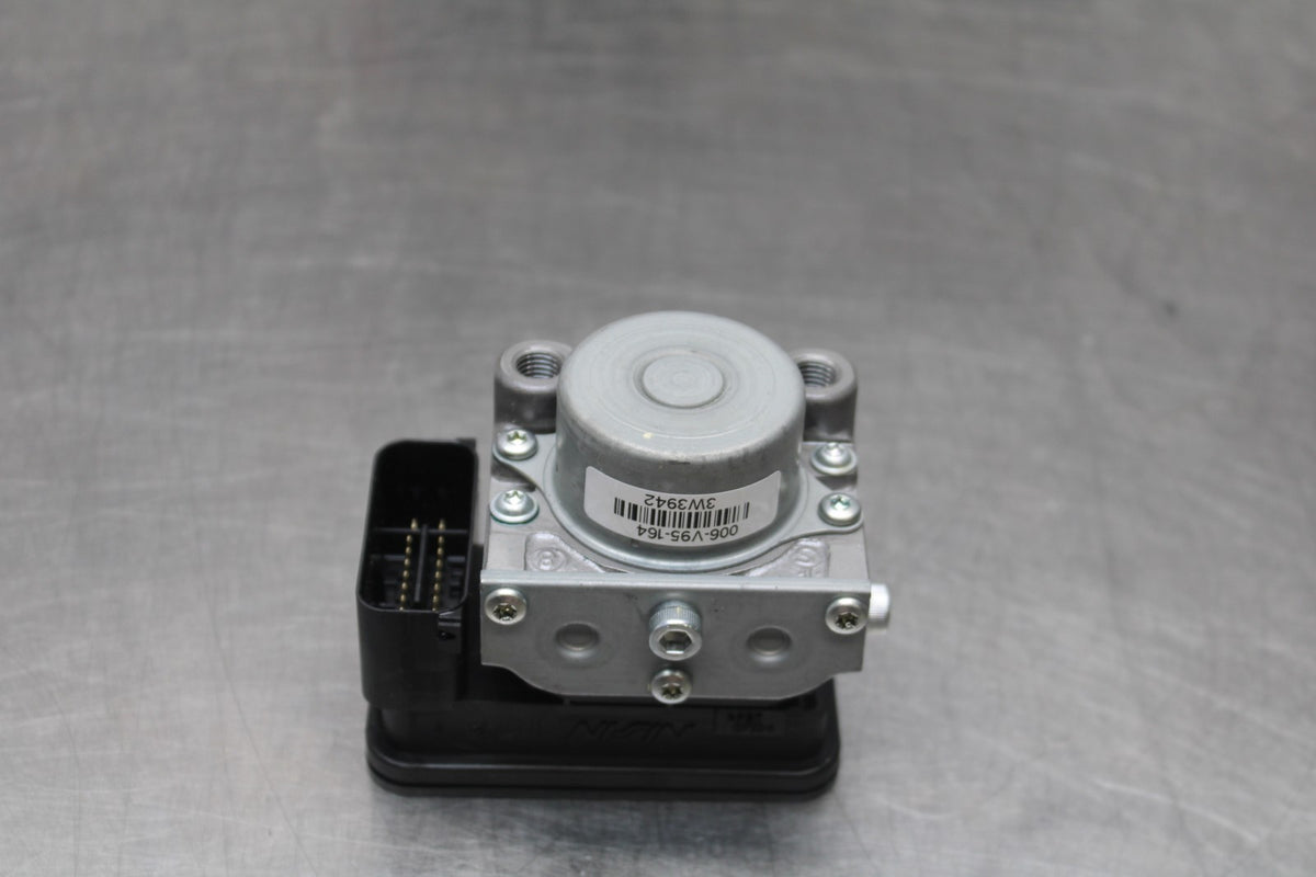 18 SUZUKI GSXR1000 ABS PUMP UNIT MODULE BB642