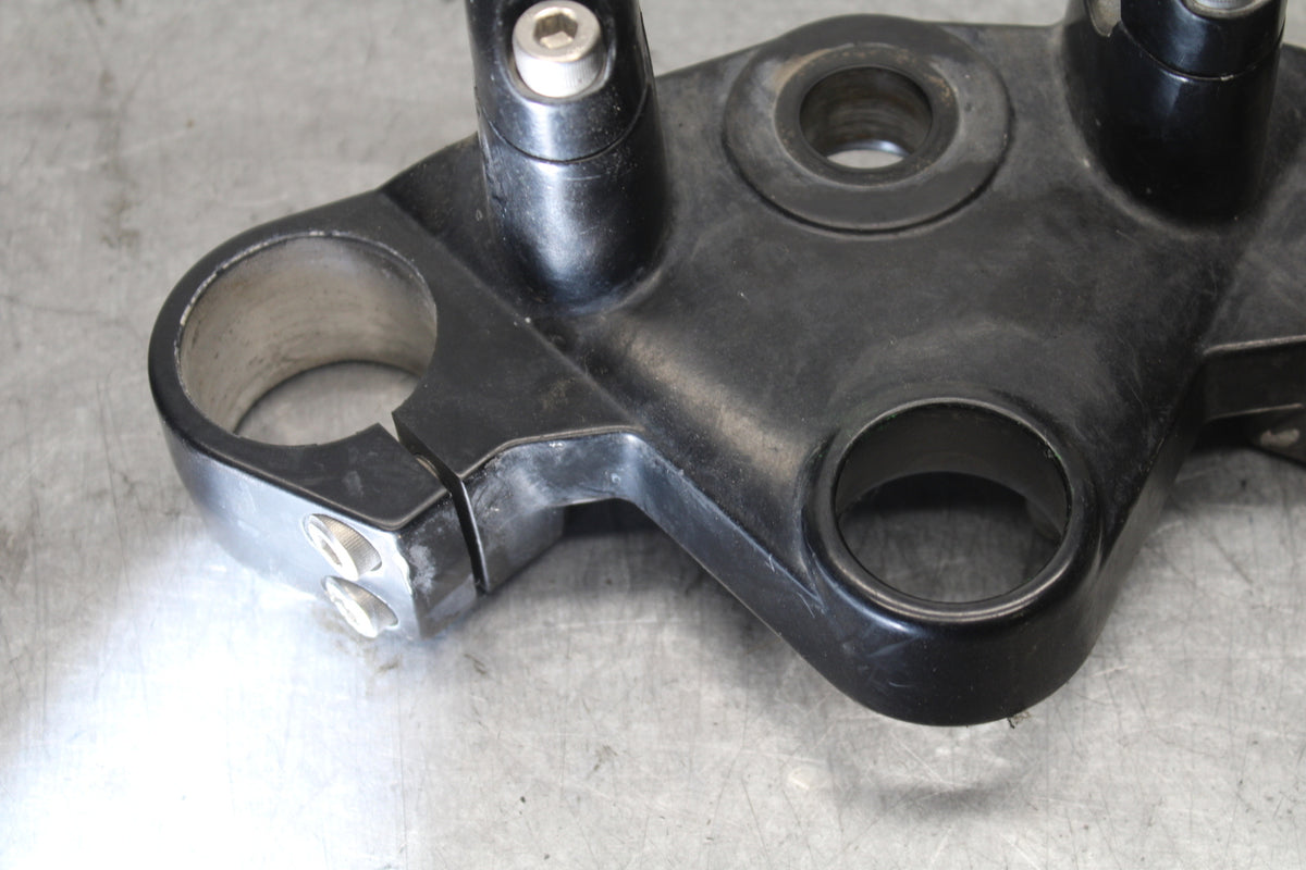 01-06 TRIUMPH TIGER 955I FORKS UPPER TRIPLE TREE CLAMP  BB693