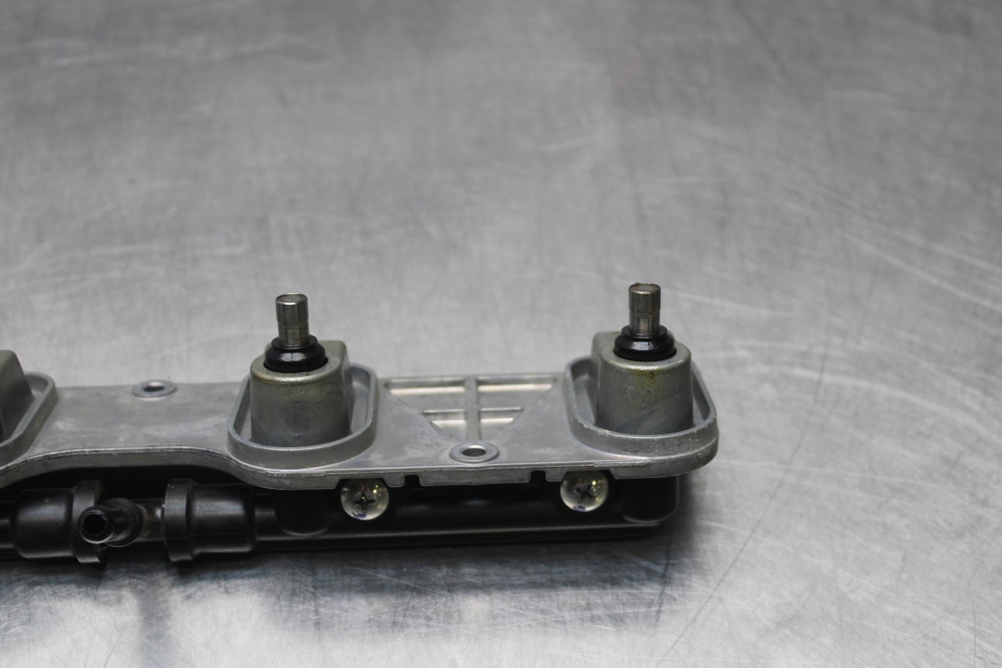 08 KAWASAKI NINJA ZX10R SECONDARY FUEL INJECTORS TOP AIRBOX GAS RAIL BB201