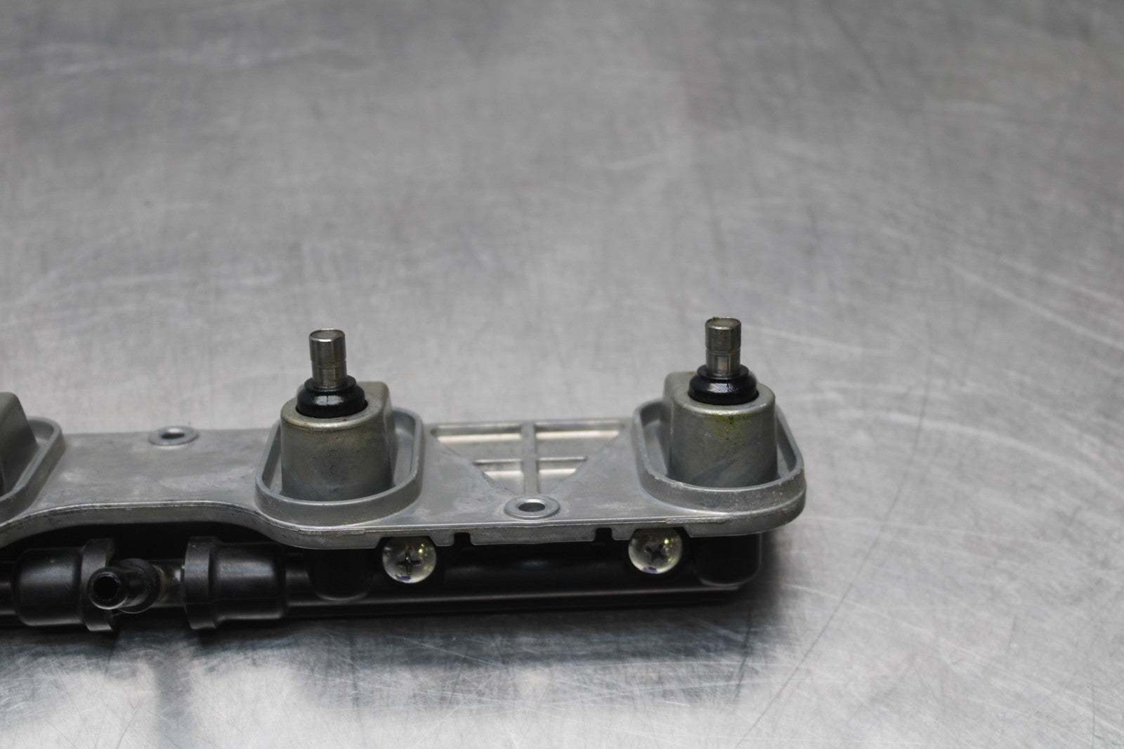 08 KAWASAKI NINJA ZX10R SECONDARY FUEL INJECTORS TOP AIRBOX GAS RAIL BB201