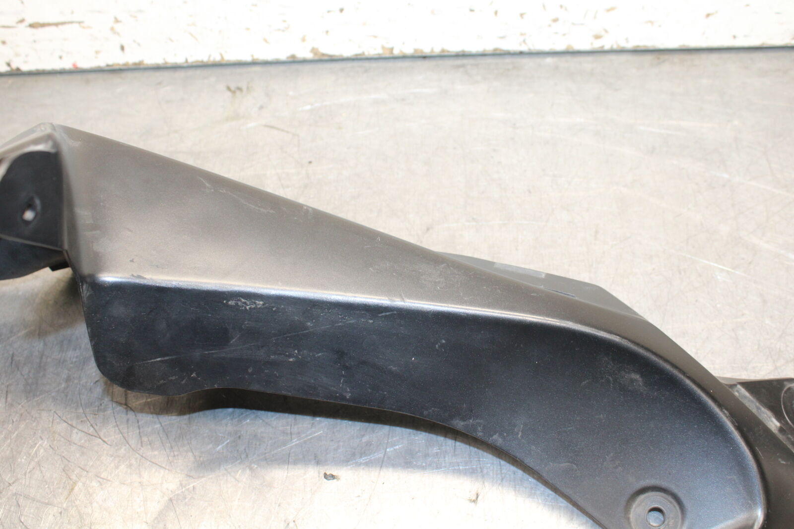 08-10 SUZUKI GSXR 600  RIGHT FRONT UPPER MID SIDE FAIRING COWL PLASTIC BB630