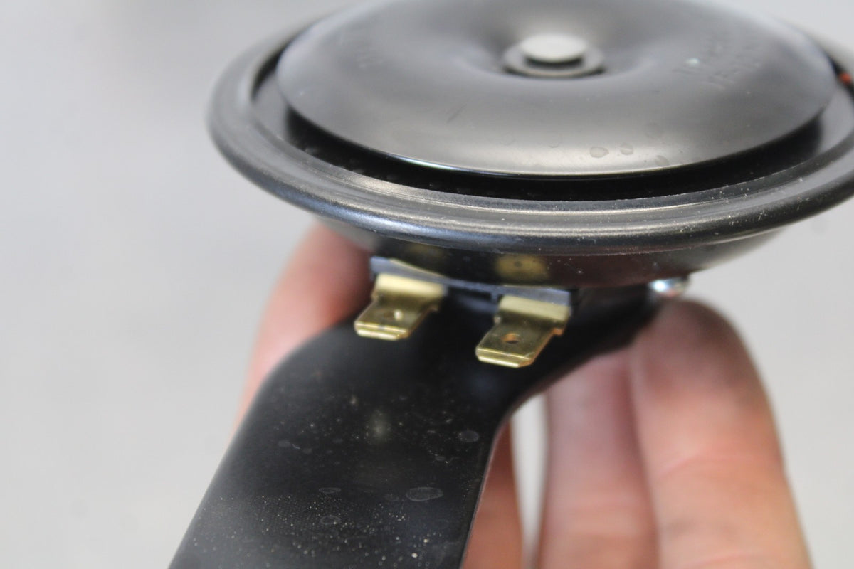 11-26 SUZUKI GSXR750 HORN SIGNAL BB882