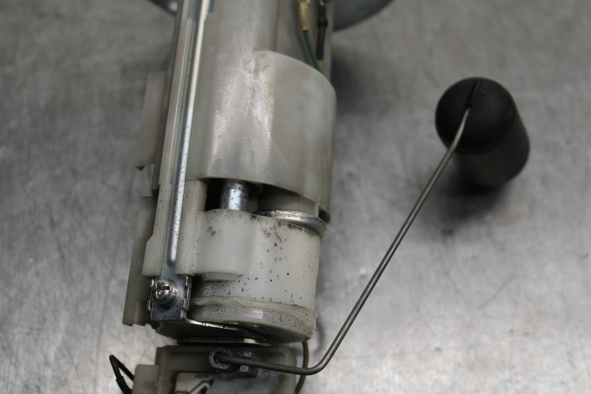 09-11 SUZUKI GSXR1000 FUEL PUMP GAS PETROL SENDER UNIT BB125