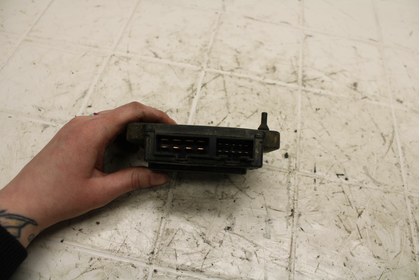 01 KAWASAKI NINJA ZX6R FUSE BOX BB25