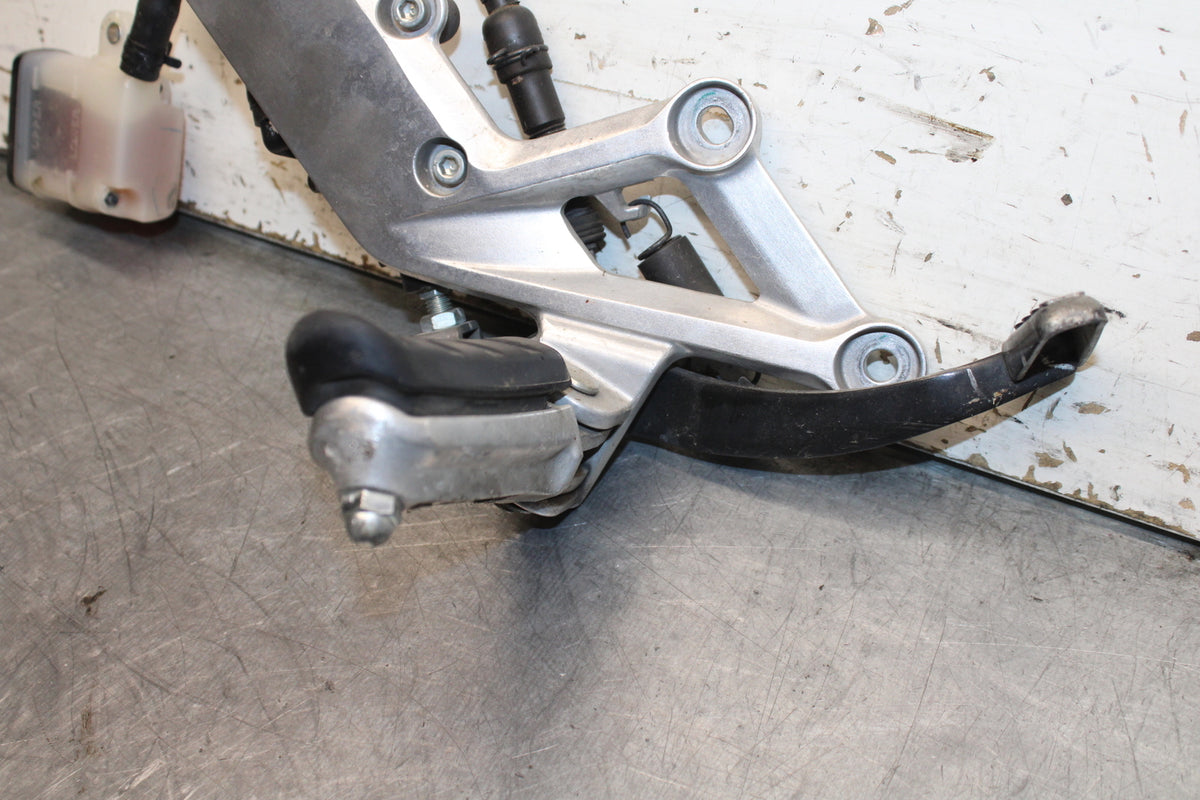 15-16 HONDA CB300F RIGHT REARSET REAR SET DRIVER FOOT PEG REST STOP BB740