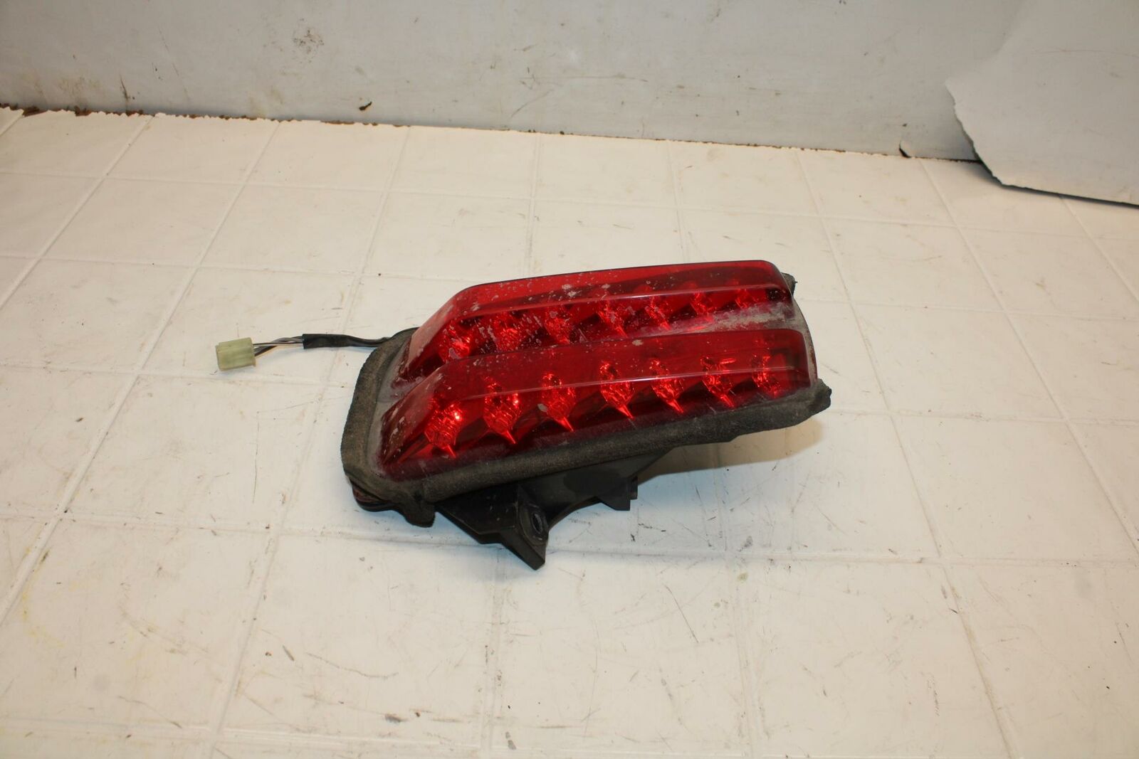 03-05 SUZUKI SV1000 REAR TAIL TAILLIGHT BACK BRAKE LIGHT BB405