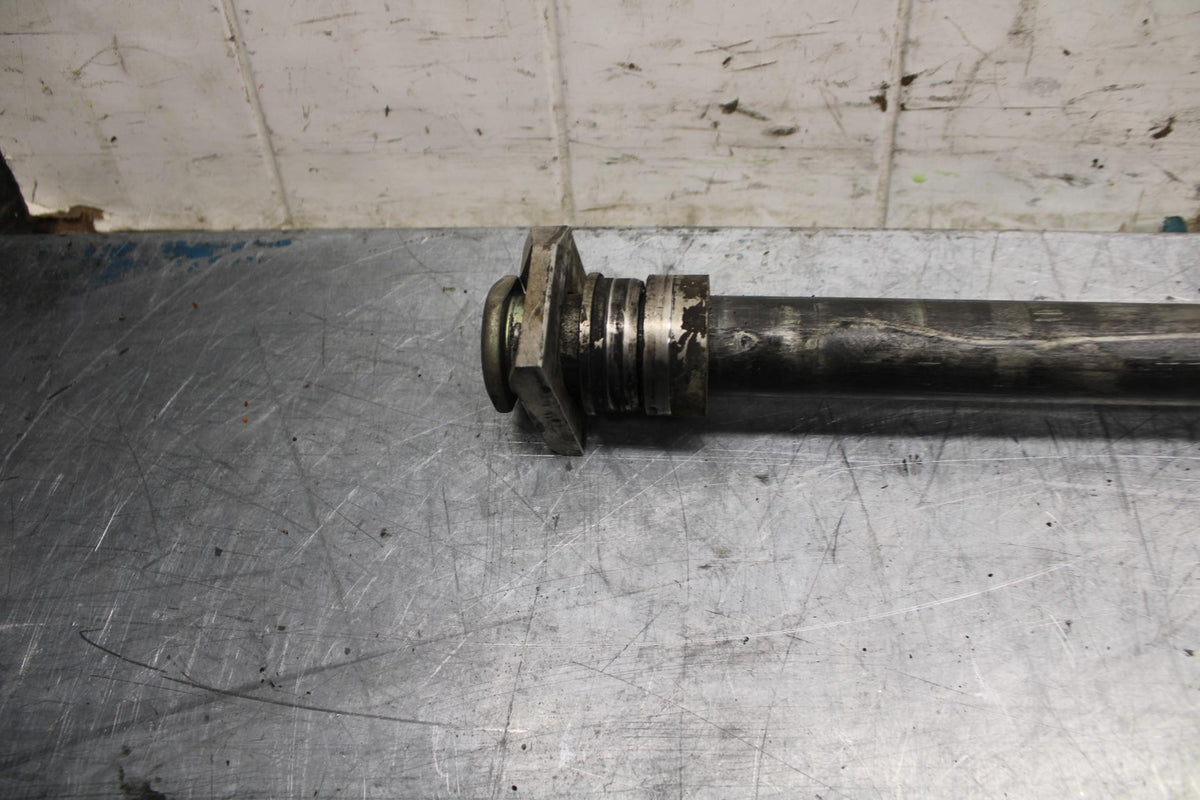 08-10 SUZUKI GSXR750 REAR AXLE BACK WHEEL RIM PIVOT BOLT AXEL 64711-49G00 bb476