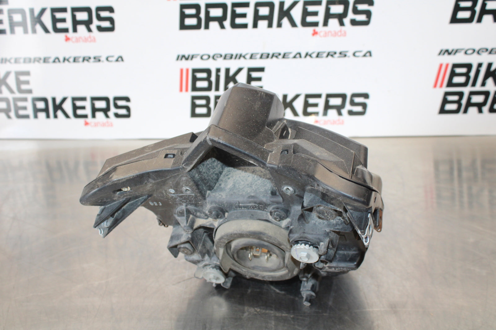 09-15 YAMAHA FZ6R FRONT HEADLIGHT HEAD LIGHT LAMP BB161