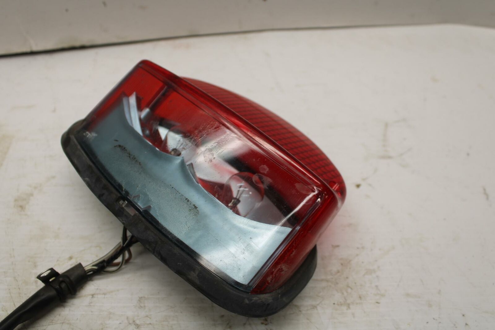 04-09 SUZUKI GS500F REAR TAIL TAILLIGHT BACK BRAKE LIGHT BB278