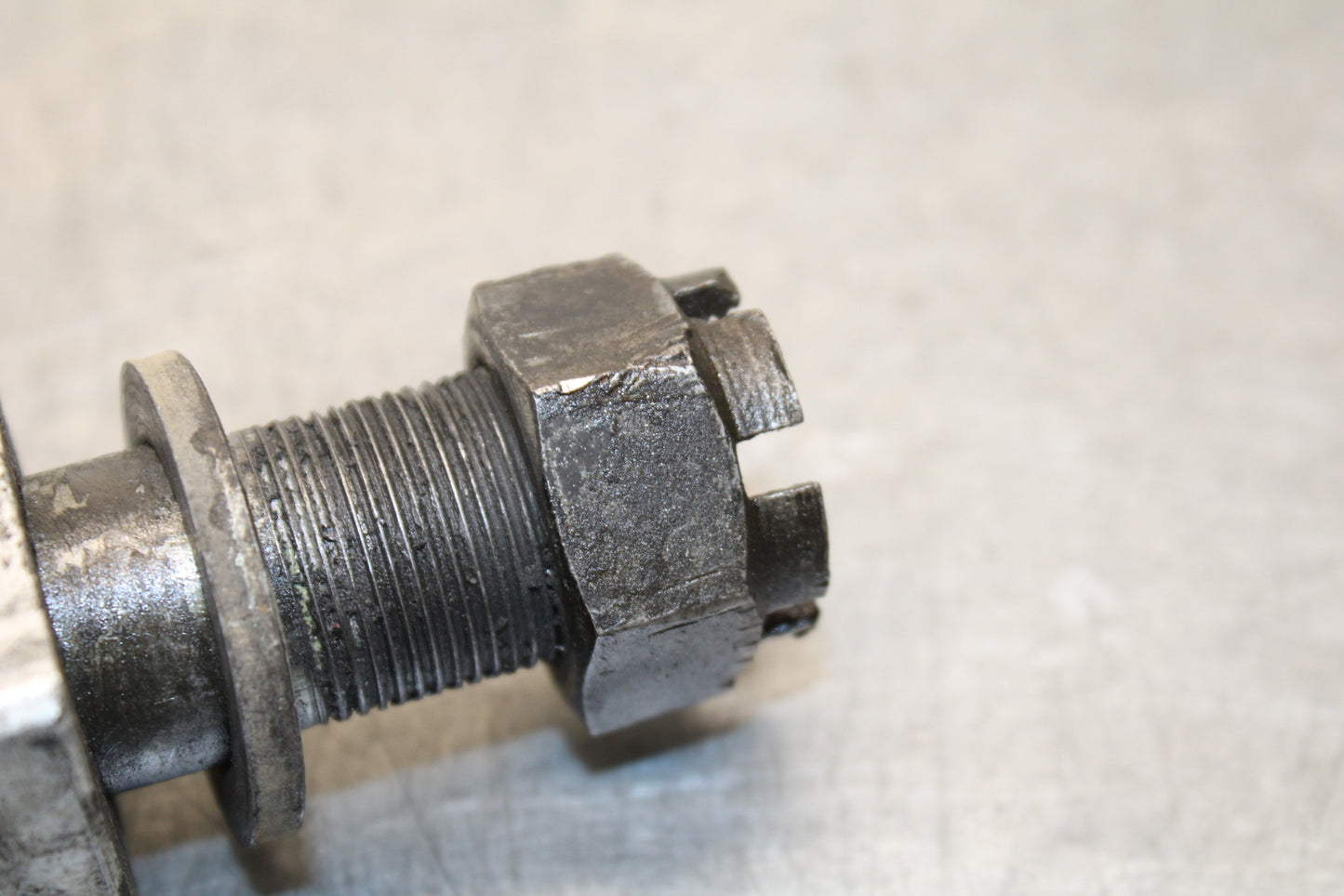 93-94 KAWASAKI NINJA ZX7R REAR AXLE BACK WHEEL RIM PIVOT BOLT AXEL BB122