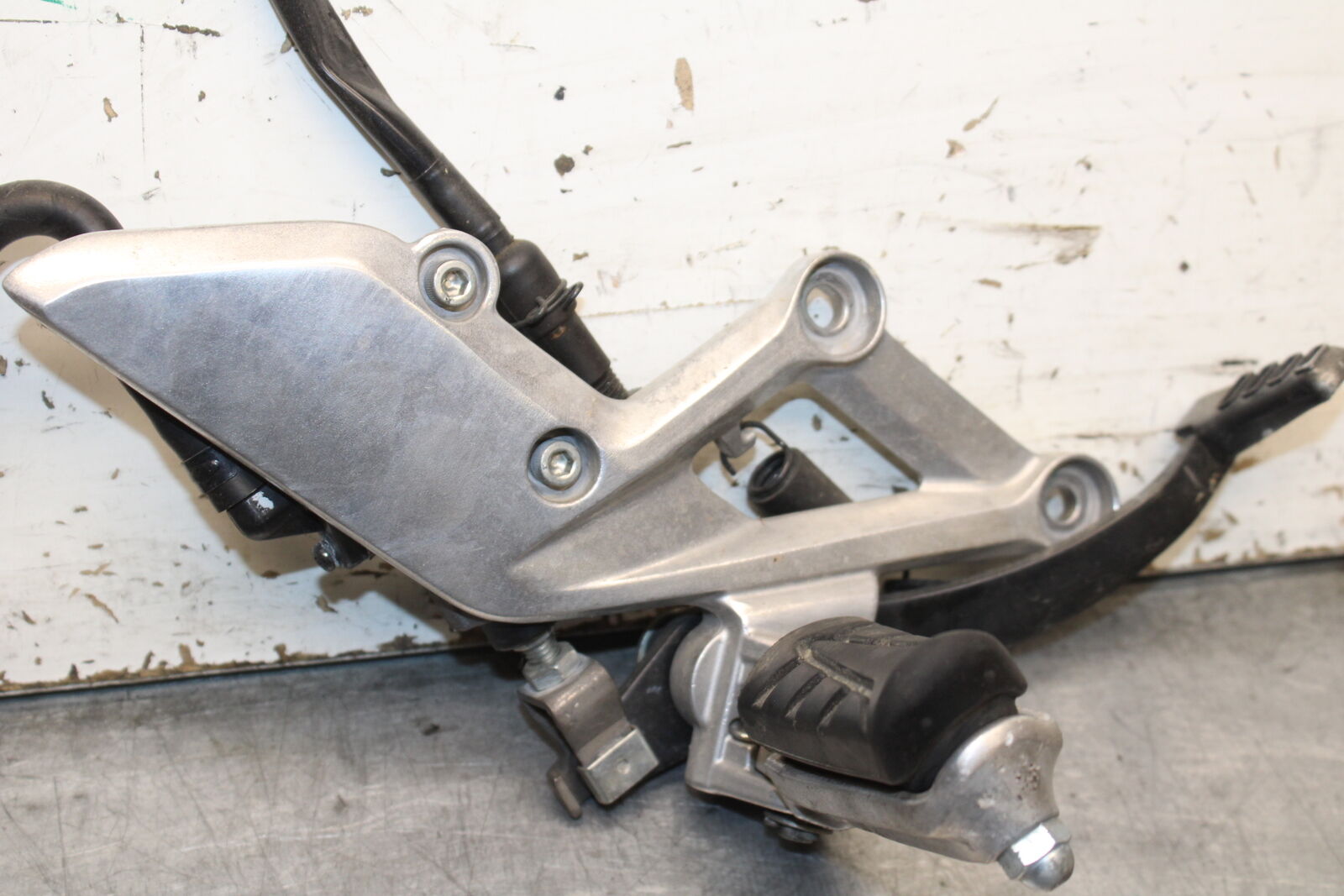 15-16 HONDA CB300F RIGHT REARSET REAR SET DRIVER FOOT PEG REST STOP BB740