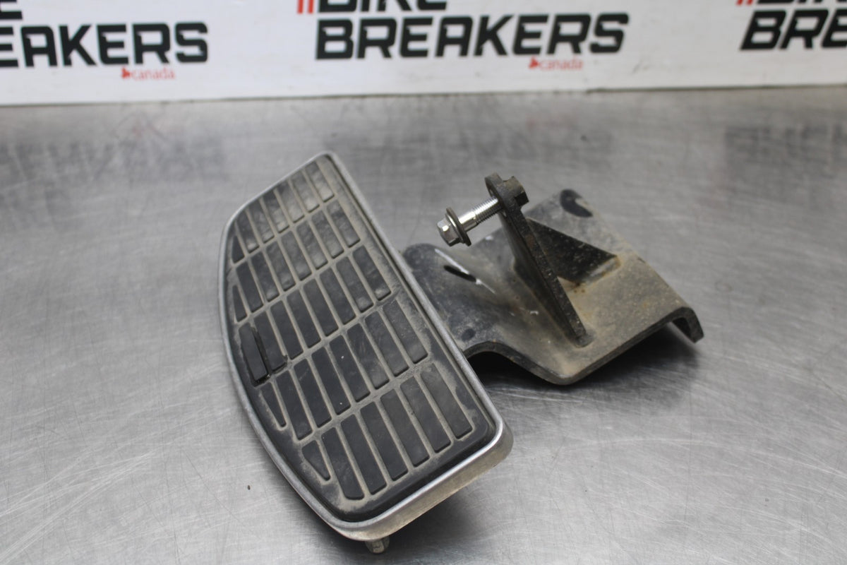 05-09 SUZUKI BOULEVARD C90 LEFT FRONT FOOT REST PEG STEP BB918