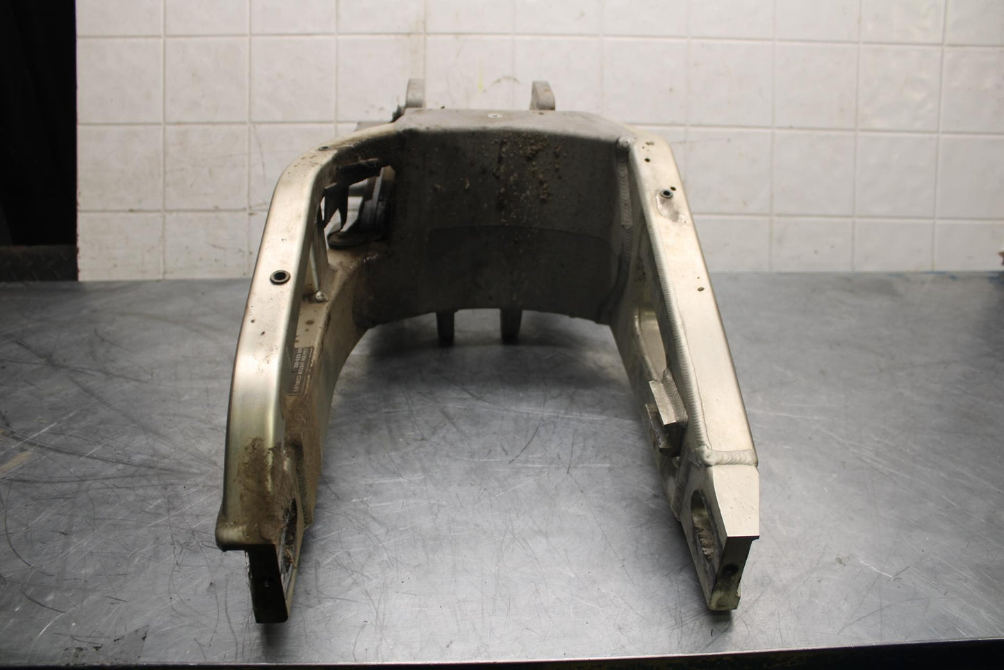 2003 Honda CBR600RR REAR SWINGARM BACK SUSPENSION SWING ARM 52200-MEE-700 BB511