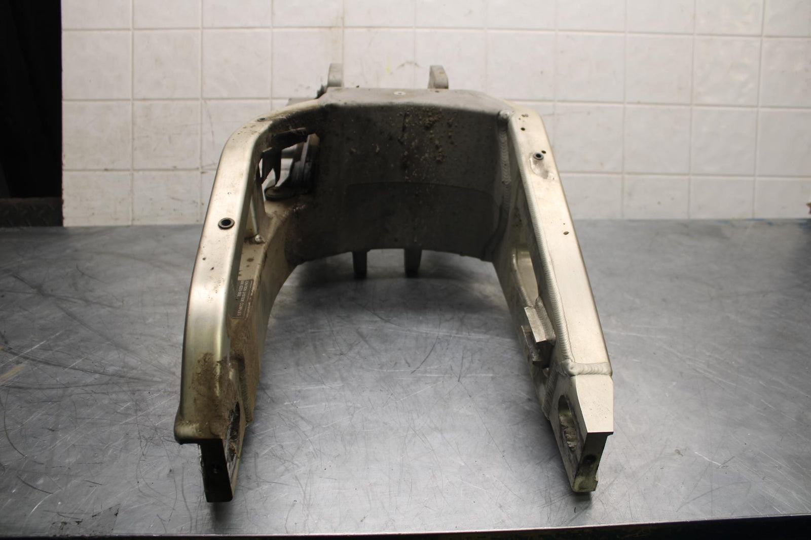 2003 Honda CBR600RR REAR SWINGARM BACK SUSPENSION SWING ARM 52200-MEE-700 BB511