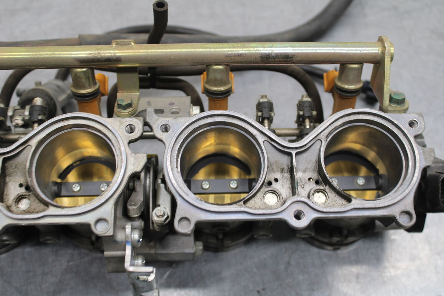 05-06 HONDA CBR600RR MAIN FUEL INJECTORS / THROTTLE BODIES BB727