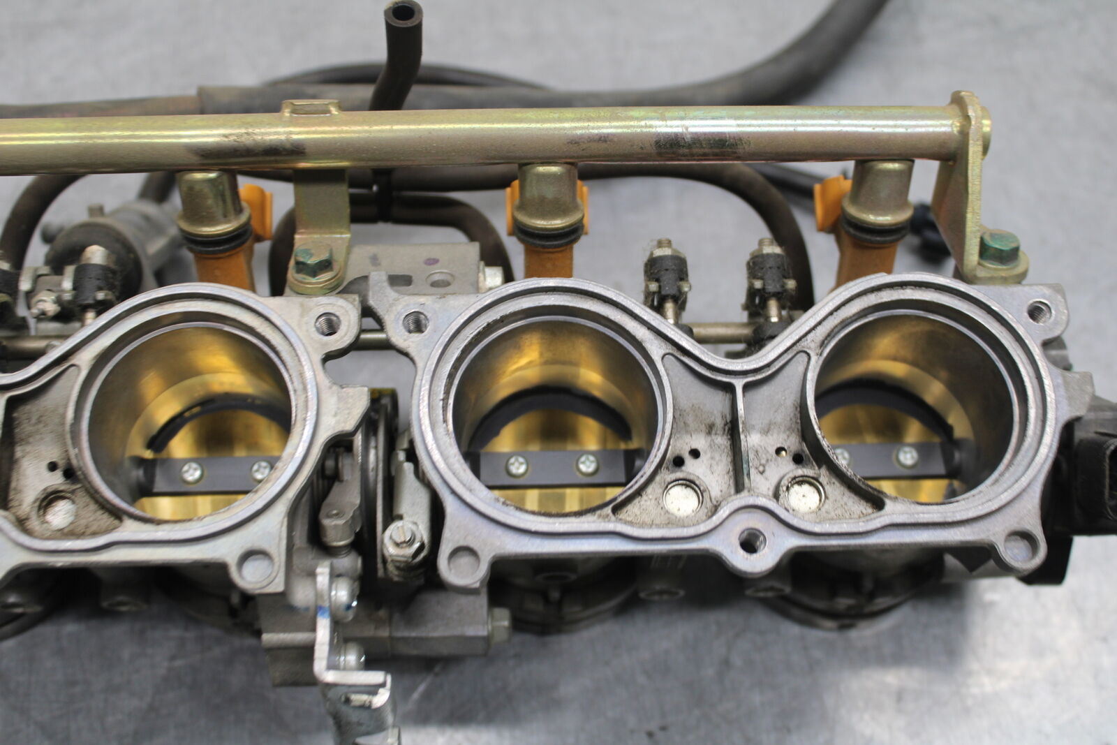 05-06 HONDA CBR600RR MAIN FUEL INJECTORS / THROTTLE BODIES BB727