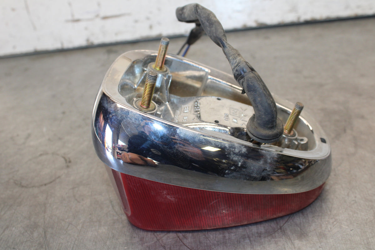 05-06 YAMAHA ROYAL STAR TAILLIGHT REAR TAIL BRAKE LIGHT BB697
