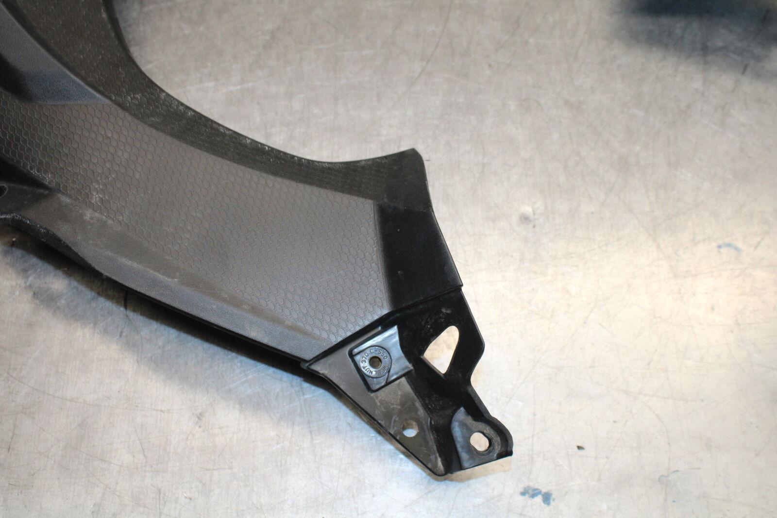 18-23 KAWASAKI NINJA 400 EX400 ABS FRONT CENTER COWL GAUGE FAIRING BB747