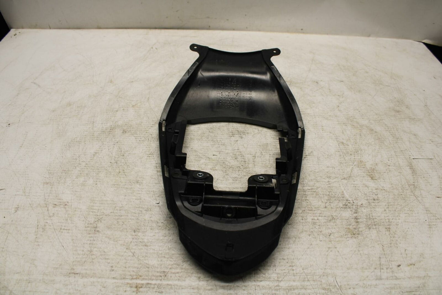 11-19 SUZUKI GSXR600 CENTER REAR BACK TAIL FAIRING COWL BB371