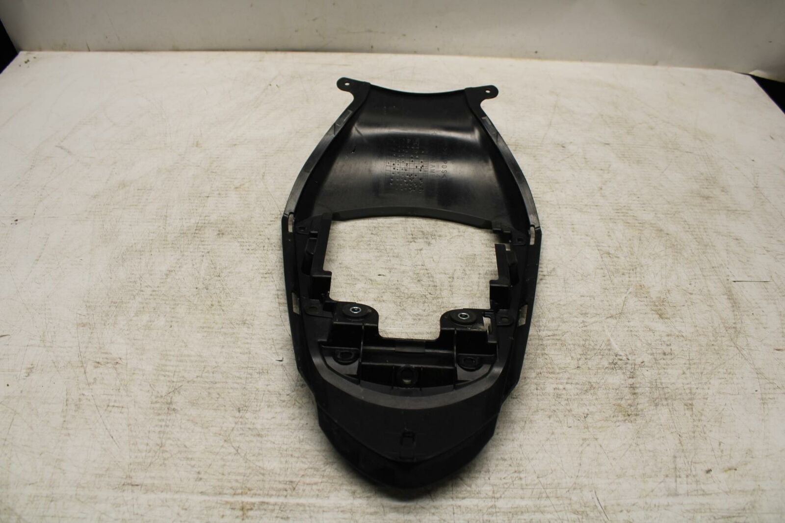 11-19 SUZUKI GSXR600 CENTER REAR BACK TAIL FAIRING COWL BB371