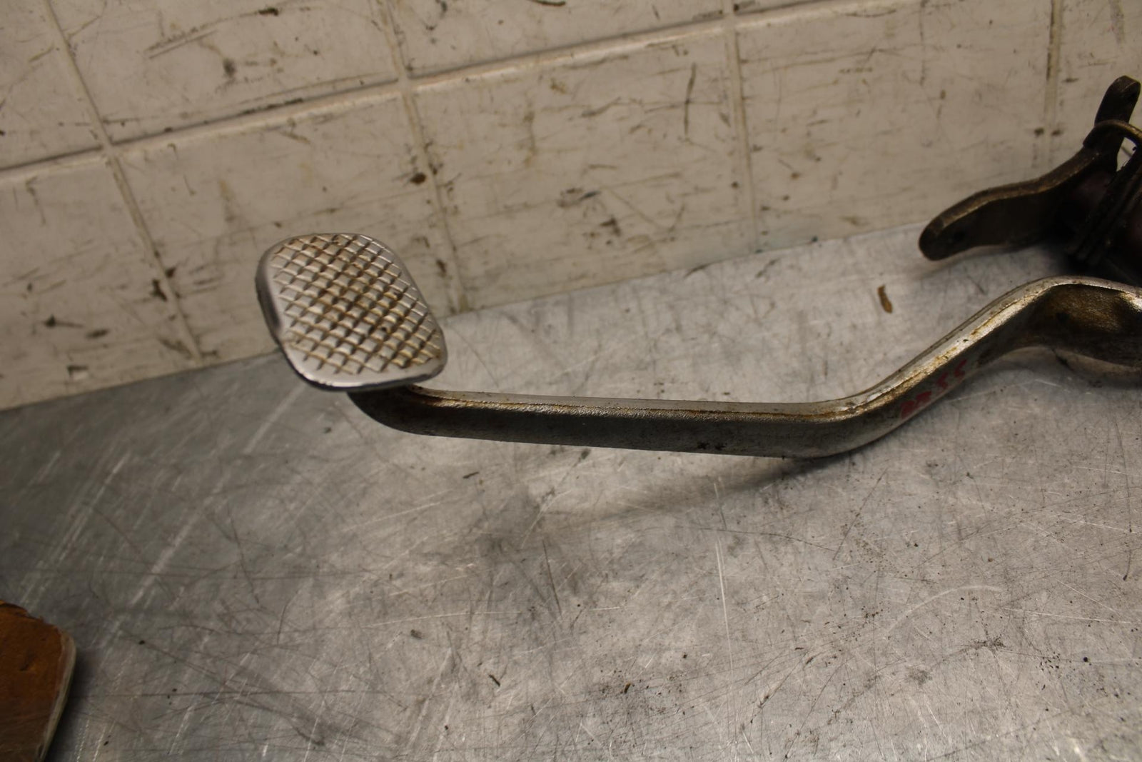 82-83 SUZUKI GS1100GL RIGHT REARSET BRAKE FOOT PEDAL BB30