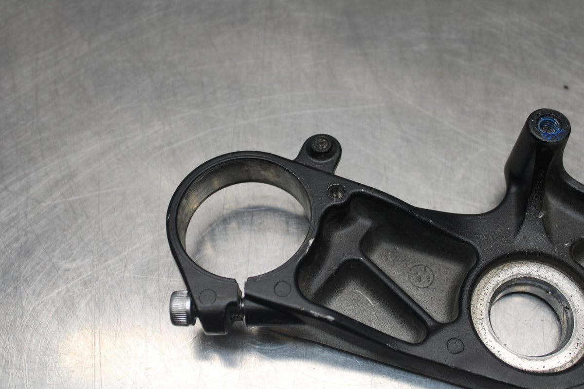 03-05 YAMAHA YZF R6  FORKS UPPER TRIPLE TREE CLAMP BB793