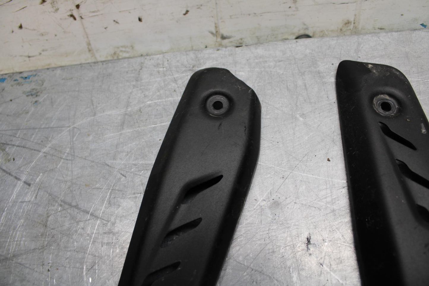 17-21 TRIUMPH STREET TRIPPLE R ABS RADIATOR COVER bb452